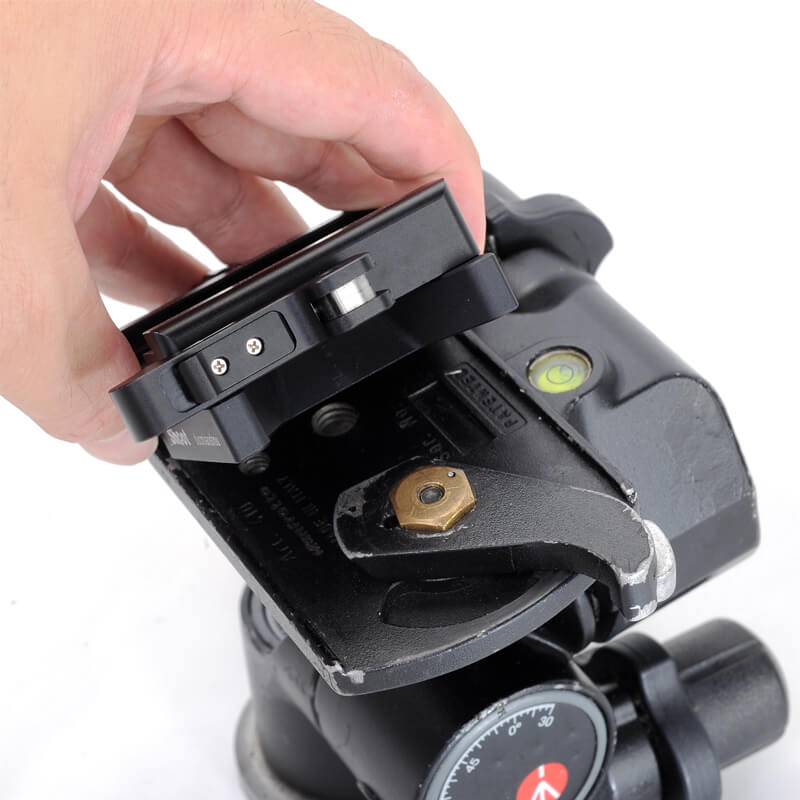 Klämadapter som omvandlar Manfrotto till Arca Swiss/RSS 39mm