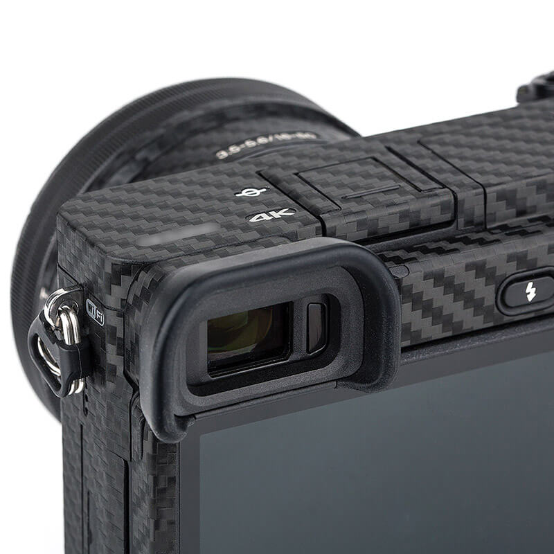 JJC Skin för Sony A6400/A6300 +18-50mm objektiv - Svart kolfiber