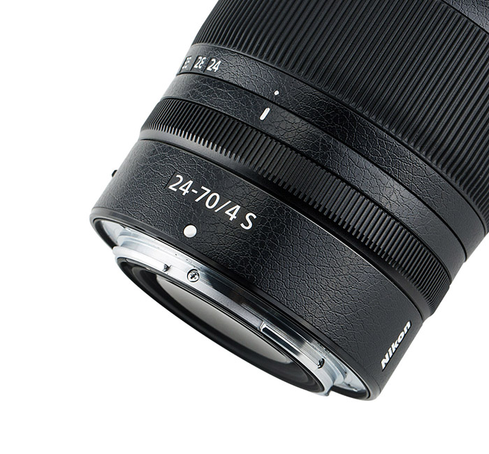 Kiwifotos Skin för Nikon Nikkor Z 24-70mm f/4 S - Svart Lädertextur