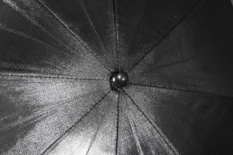  Paraply Guld 101cm - Svart utsida med silverstnk